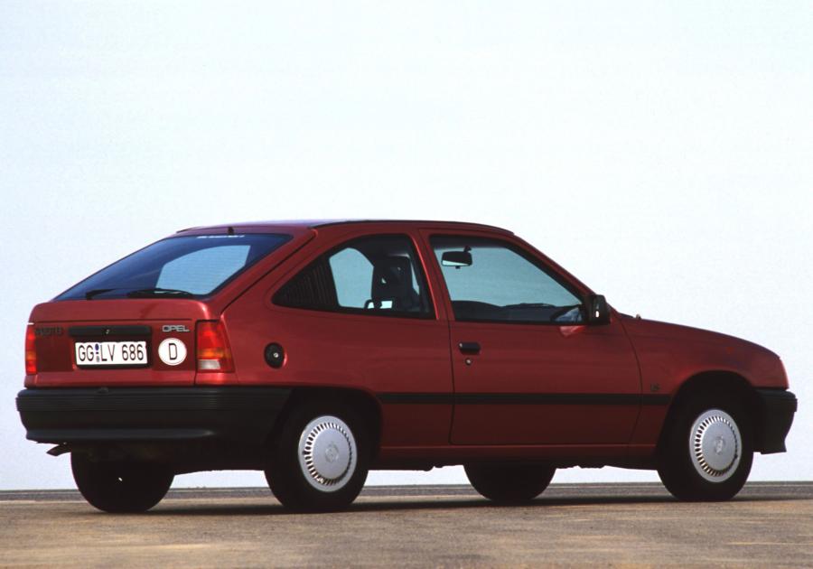  Opel Kadett LS 3-Door (E) 1984 года  (фото 3 из 3)